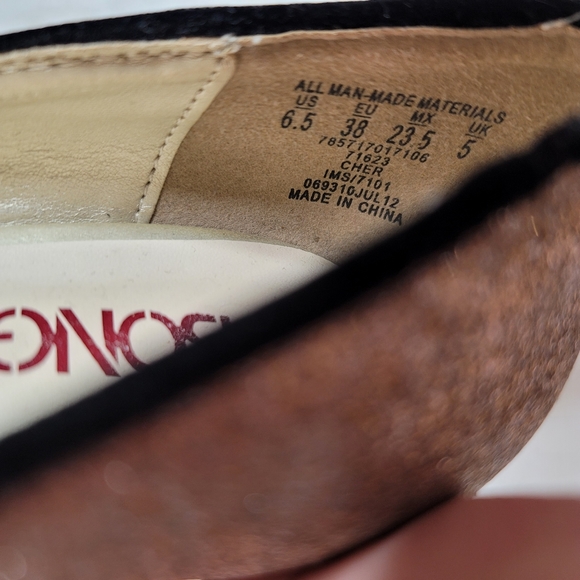 Bongo Gold and black bow heels - Picture 7 of 7